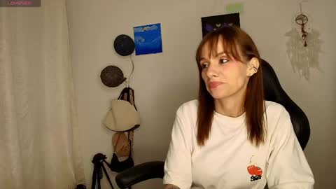 Amara Fey online show from May 6, 1:22 am