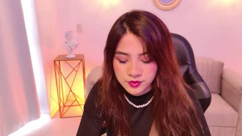 amara_sincleir online show from September 13, 1:35 pm