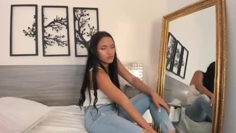 Snapshot of amaravelez chatting on February 14, 6:51 pm Amara online show from February 14, 6:51 pm