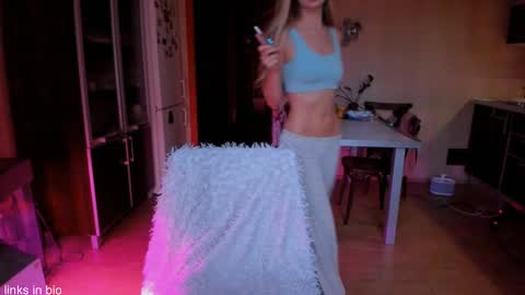 Snapshot of amazing_roxana chatting on September 14, 3:35 pm Roxy online show from September 14, 3:35 pm