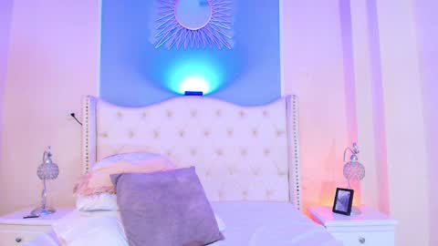 Snapshot of ambar_colling chatting on September 11, 5:36 pm Ambar Colling online show from September 11, 5:36 pm