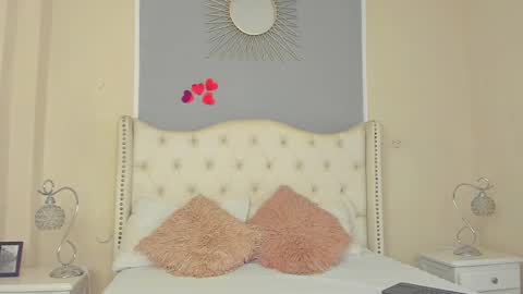 Snapshot of ambar_colling chatting on February 15, 1:16 pm Ambar Colling online show from February 15, 1:16 pm