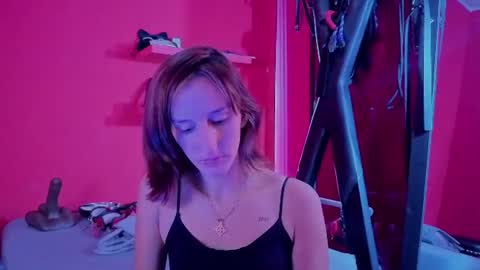 ambar_roux1 online show from September 8, 5:23 pm
