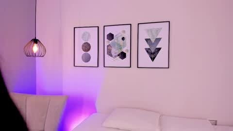 ambarevans_ online show from September 14, 12:06 pm