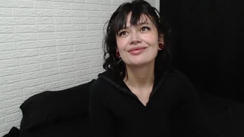 Snapshot of amber_rouss chatting on January 7, 1:28 am ROUSS online show from January 7, 1:28 am