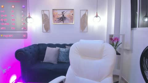 amber_willow online show from May 23, 4:41 am