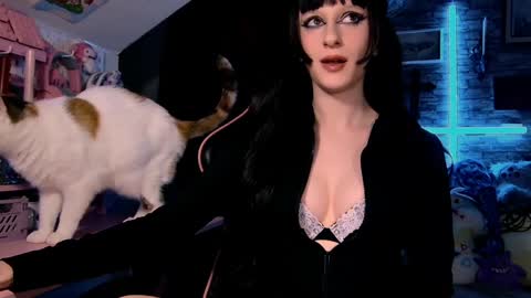 DEMONESS AMBER 666 online show from April 5, 3:14 am