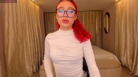 Amber Fox online show from December 19, 1:39 pm