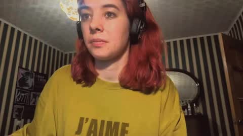 amberrrdolll online show from May 3, 12:49 am