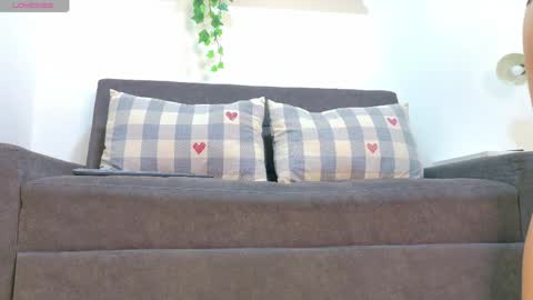 A M B E R  online show from April 2, 2:52 am