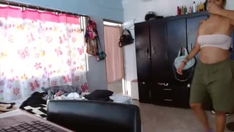 amelia  online show from December 4, 3:15 pm