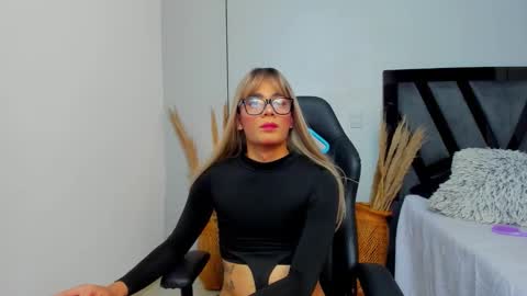 AMELIA  online show from November 26, 6:54 am