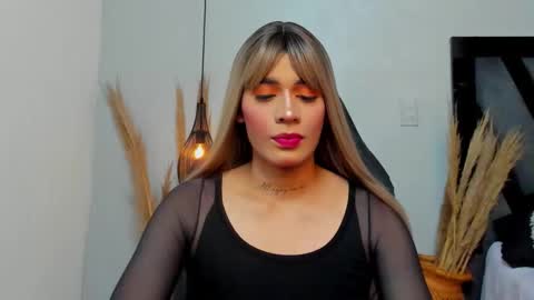 AMELIA  online show from November 25, 6:45 am