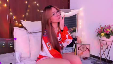 Snapshot of amelia_collinss chatting on March 6, 4:38 pm online show from March 6, 4:38 pm