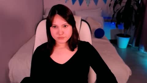 Amelia  Follow me online show from September 28, 10:02 am