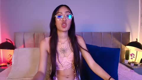 Snapshot of ameliaa_moon_ chatting on September 16, 11:45 am lia online show from September 16, 11:45 am
