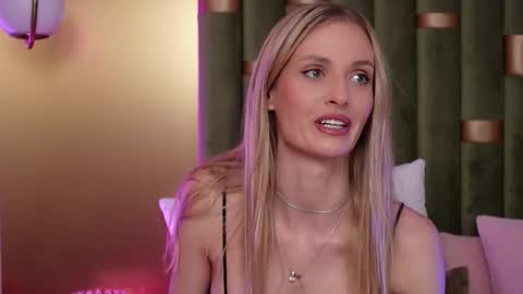 Amelia online show from January 8, 6:03 pm