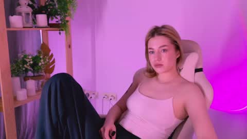 Amelia online show from April 19, 2:45 am