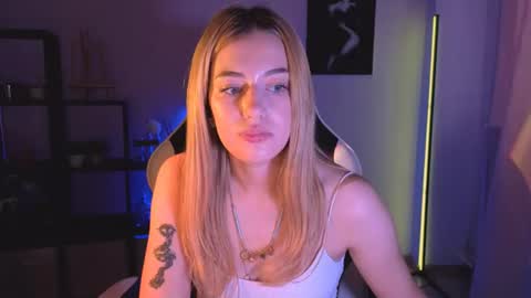 ameliarosaline online show from July 3, 3:22 am