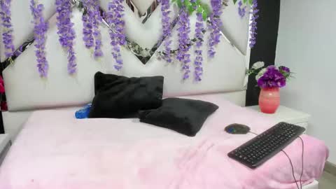 AmelieRose69 online show from December 22, 9:32 pm