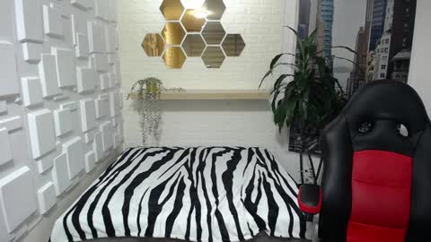 Amell Thomson online show from February 3, 11:42 am