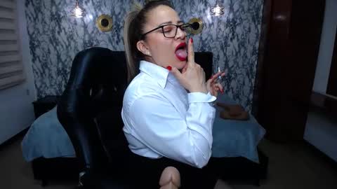 Amell Thomson online show from October 7, 11:39 am