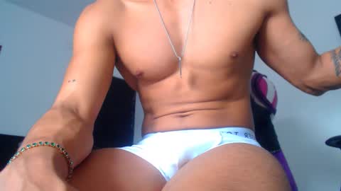 Snapshot of american_challenges chatting on February 26, 1:11 pm miguel online show from February 26, 1:11 pm