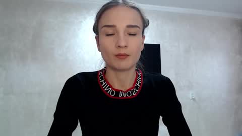 Julia  online show from November 11, 9:33 am