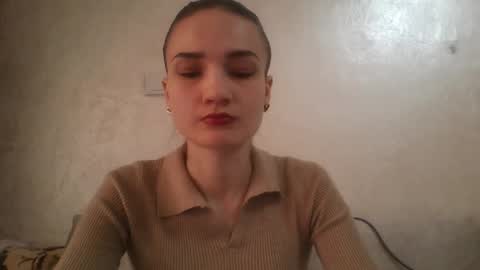 Julia  online show from March 5, 6:12 am