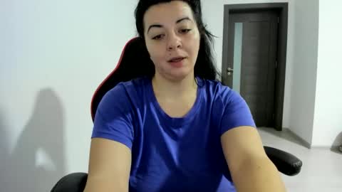 Amiraisa online show from December 4, 3:50 am