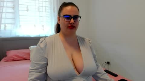 Amira Vyxen online show from April 20, 5:10 am
