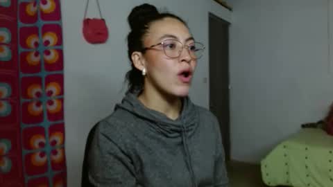 amitlu_ online show from October 27, 9:04 pm