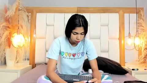 ammy_wood_ online show from September 21, 12:47 am