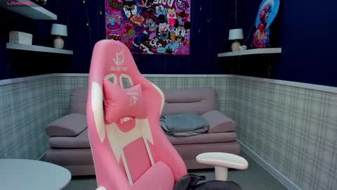 AmyGMT 2 Mon-Sun  0300am-0900am  online show from January 18, 12:46 am