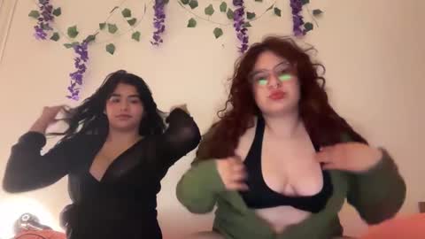 mochi and amy online show from June 9, 3:28 am