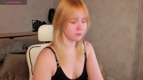 Amy online show from October 14, 12:02 am