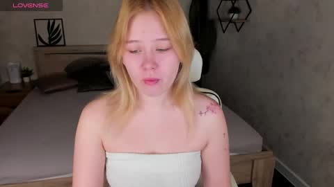 Amy online show from October 19, 11:42 pm