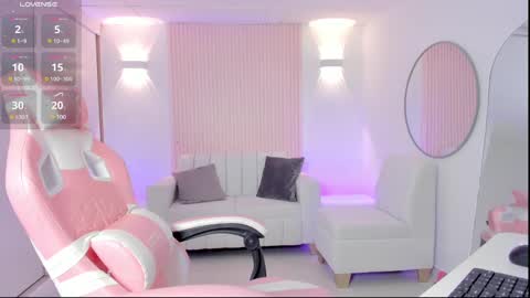Snapshot of amy_medina_ chatting on March 11, 1:01 pm Emily online show from March 11, 1:01 pm