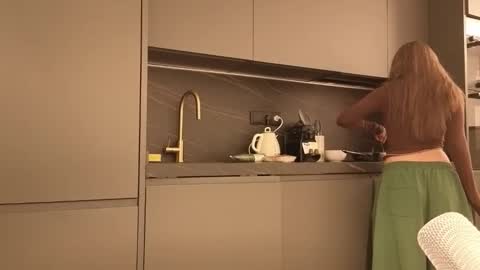 girl next door named Amy online show from December 23, 7:36 am