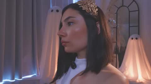 Amy Armstrong online show from October 29, 8:20 pm