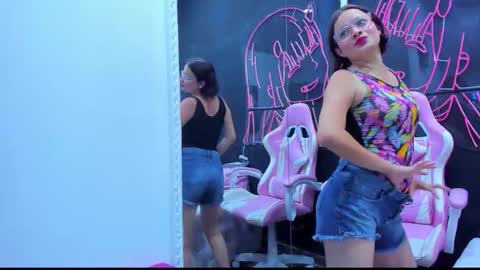 amydivinee online show from October 13, 2:57 am