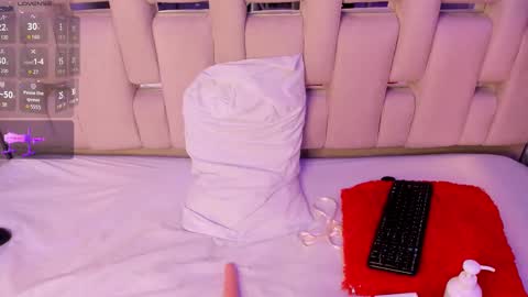 amyevan_ online show from October 3, 11:24 pm