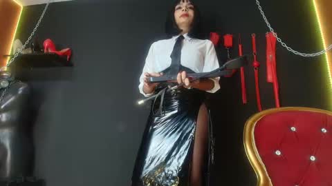 Amy Wong Grey online show from December 5, 9:33 pm