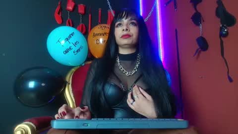 Amy Wong Grey online show from December 1, 9:17 pm