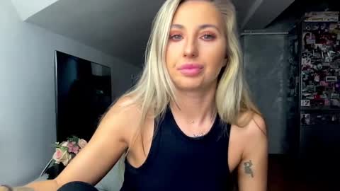 amyroberta92 online show from December 1, 8:01 am