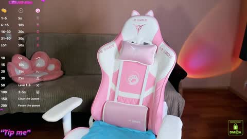 Amy Rose online show from December 3, 7:50 pm