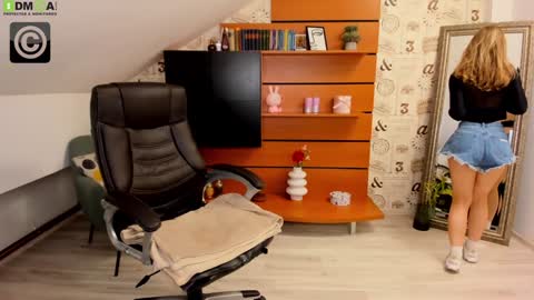 AmyRossie online show from February 7, 4:46 pm