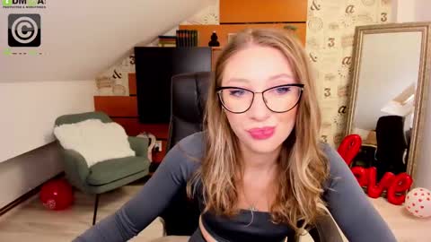 AmyRossie online show from February 21, 1:00 pm