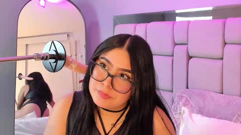 amywhitte_ online show from December 5, 9:01 pm