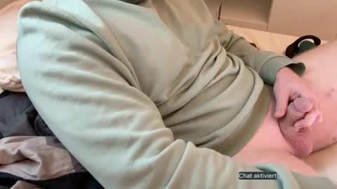 an0nym0us_usr online show from October 21, 4:10 pm